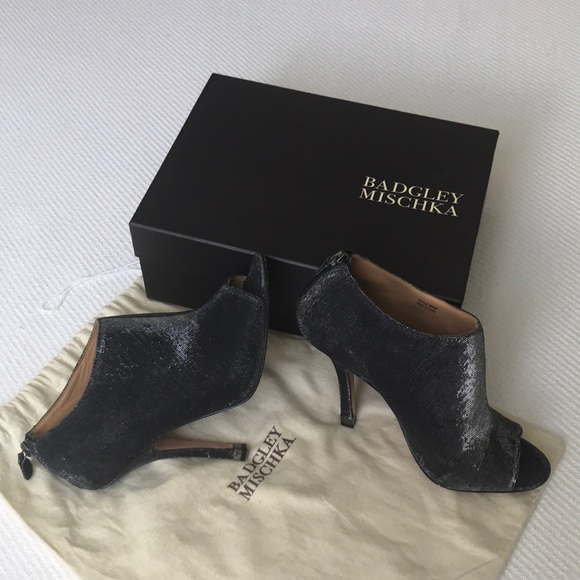 Badgley Mischka Mysti peep toe ankle boot pump - Picture 6 of 8